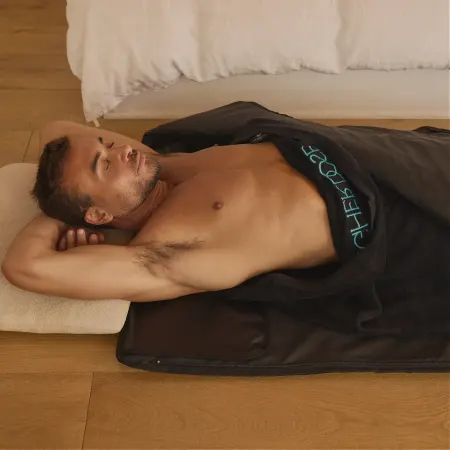 Image: higherdose.com HigherDOSE Infrared Sauna Blanket, photo 2 of 5